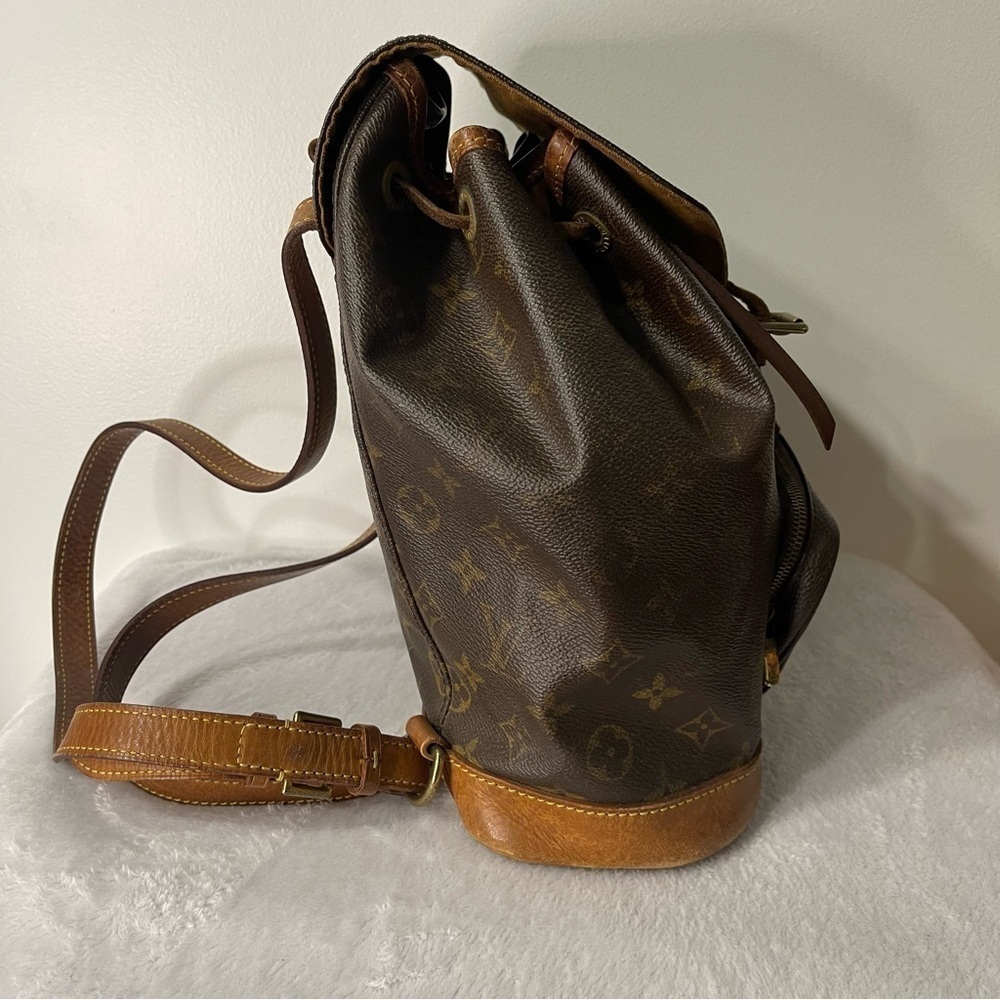 Authentic Louis Vuitton montsouris mm - Picture 5 of 13